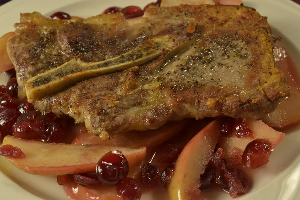 Varkensvlees Steak en Apple's Cranberry's — Stockfoto