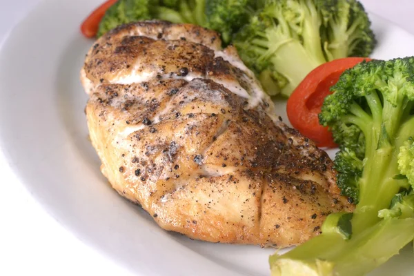 Fırında tavuk göğsü/brokoli - Stok İmaj