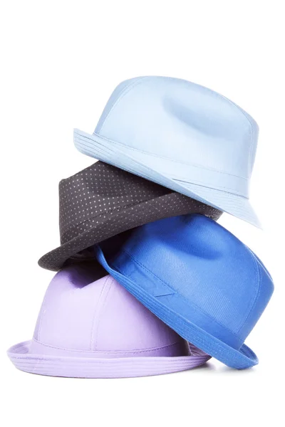 Pilha de chapéus com isolamento — Fotografia de Stock