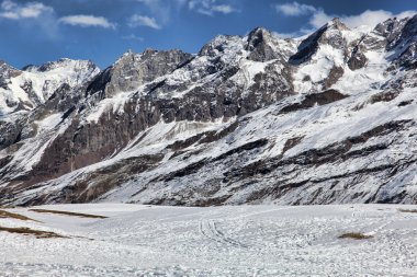 kudretli Himalayalar