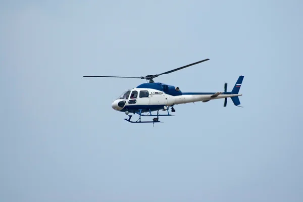 ヘリコプター飛行 — ストック写真