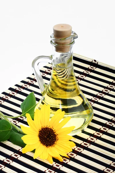 Пляшка соняшникової олії — стокове фото