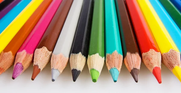 Een aantal kleur potloden — Stockfoto
