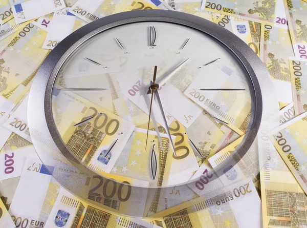 A clock and 200 euro banknotes on a white background — Stock Photo, Image