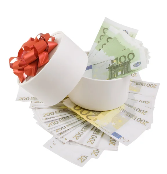 Weißer runder Kasten voller Banknoten für ein- und zweihundert Euro — Stockfoto