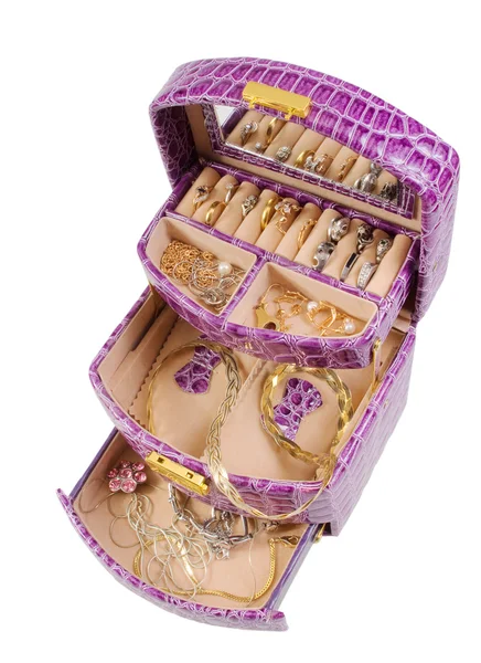 Caja de color lila con joyas de oro —  Fotos de Stock