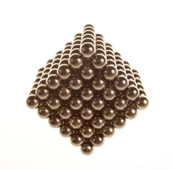 De kubus van glanzende metalen zwarte ballen — Stockfoto