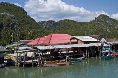 Khao Sam ROI Yot