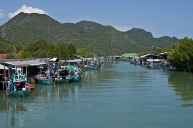 Khao Sam ROI Yot