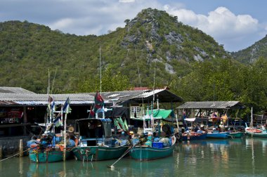 Khao Sam ROI Yot