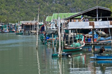 Khao Sam ROI Yot