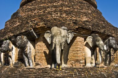 WAT Chang Lom