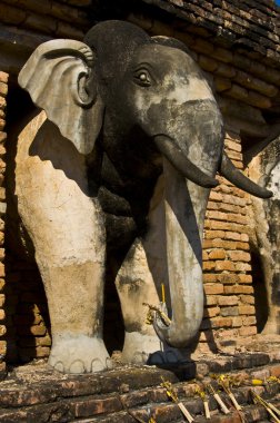 WAT Chang Lom