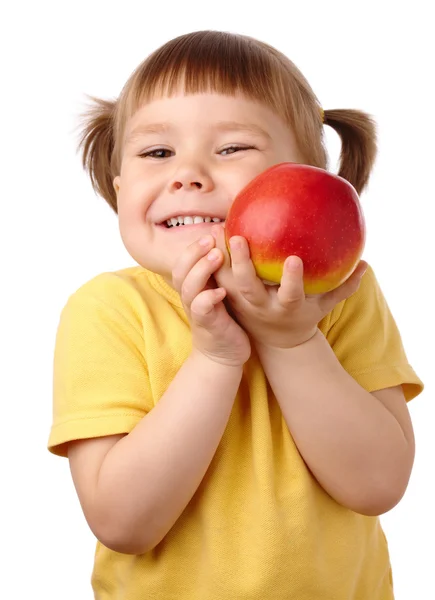 Симпатичный ребенок с красным яблоком — стоковое фото