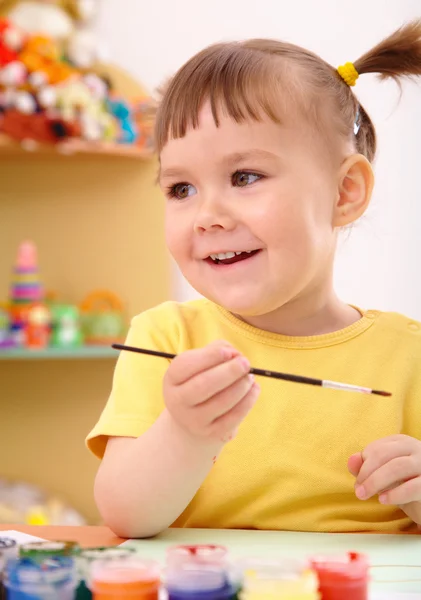 Child draws with paints in preschool — Stock Photo, Image