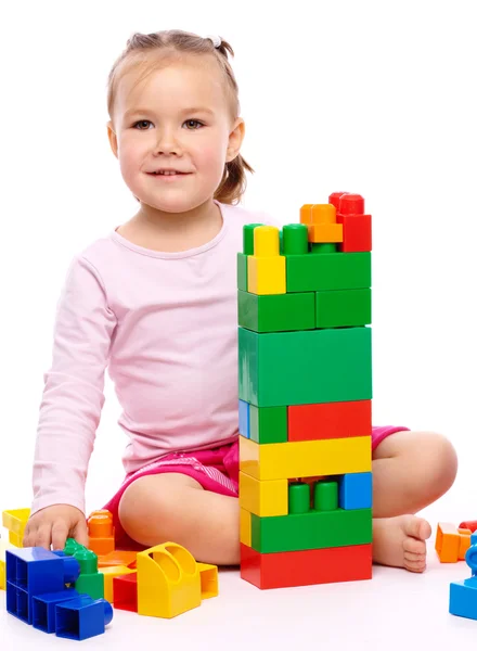 Petite Fille Mignonne Joue Avec Des Briques Construction Tout Étant — Photo