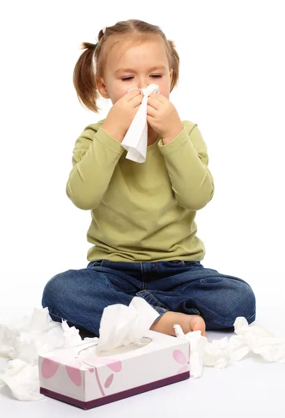 Little girl blows her nose — Stock Photo, Image