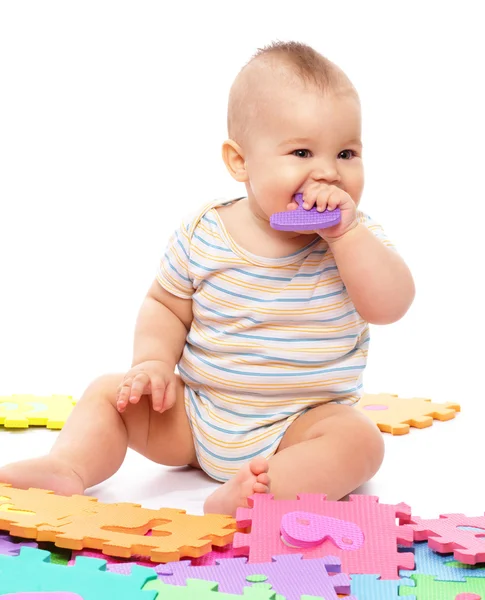Niño pequeño con alfabeto — Foto de Stock