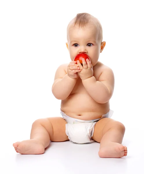 赤いリンゴ 白で隔離とかわいい小さな子供の肖像画 — ストック写真