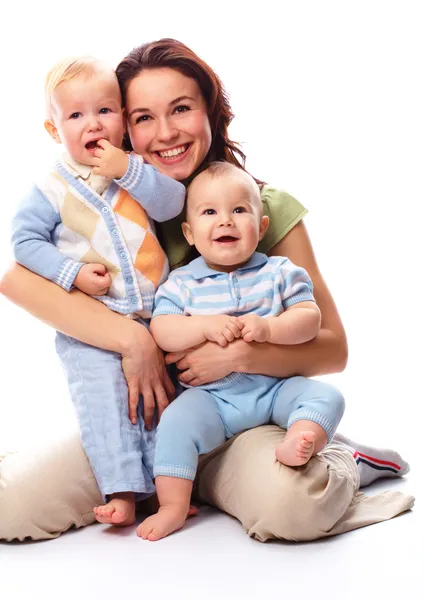 그녀의 두 아이 들과 어머니 — 스톡 사진
