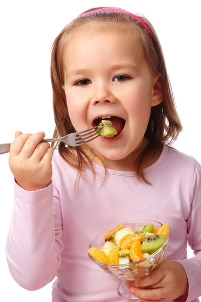 小さな女の子は、フルーツ サラダを食べる — ストック写真