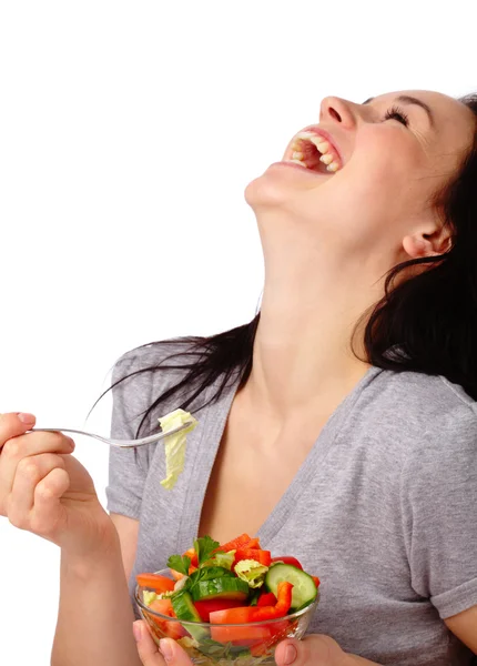 Молода приваблива жінка їсть овочевий салат — стокове фото