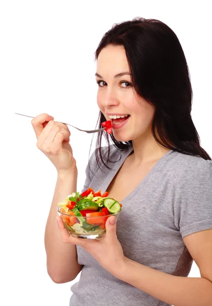 Ung attraktiv kvinna äter grönsakssallad — Stockfoto