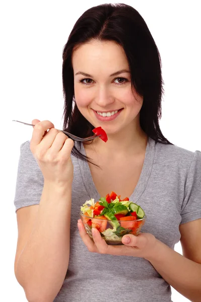 Junge attraktive Frau isst Gemüsesalat — Stockfoto