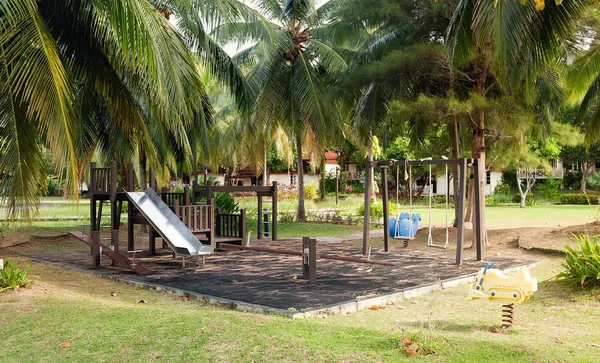 Parque infantil vazio para crianças — Fotografia de Stock