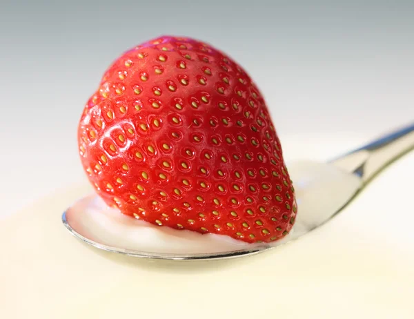 Erdbeere und Joghurt — Stockfoto