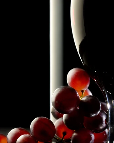 Červené víno s hrozny — Stock fotografie