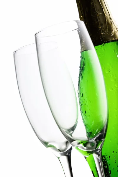 Flasche alkoholisches Getränk mit Glas — Stockfoto