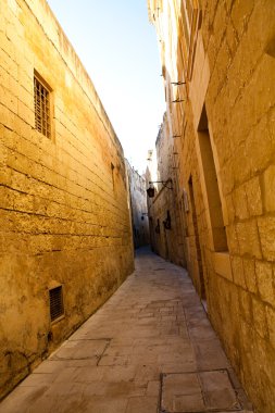 mdina Malta Adası dar Ortaçağ kireç taşı döşeli sokakta
