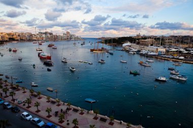 güzel gün batımı kış, liman sliema, malta