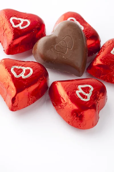 Sevgililer Günü Beyaz Bir Arka Plan Için Lezzetli Çikolata Kalpler — Stok fotoğraf