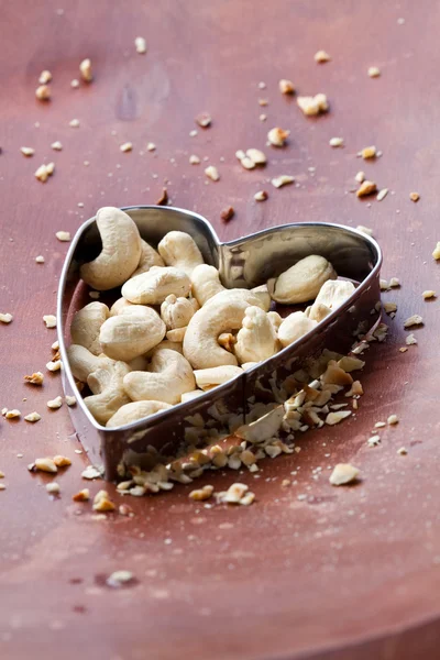 Närbild Cashewnötter Hjärtat Shape Cutter — Stockfoto