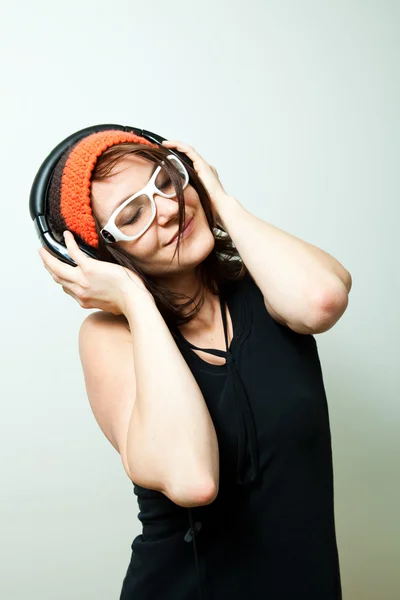 Frau mit Kopfhörer — Stockfoto