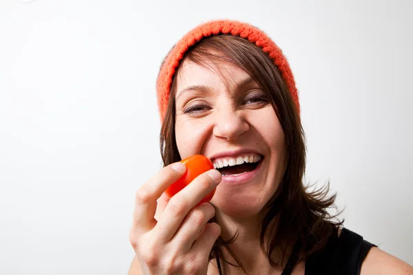 Young Woman Tomato Hand Smiling Studio Shot — Stock Photo, Image