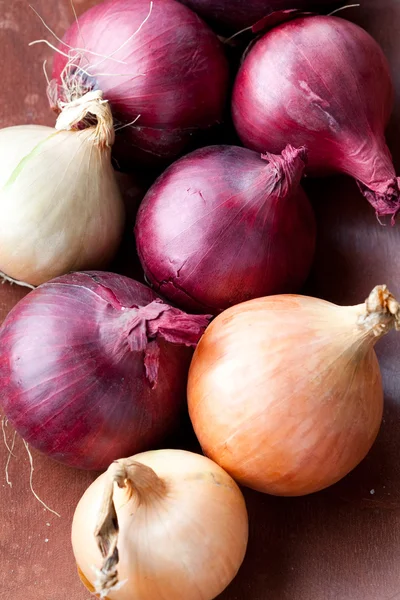 Red and yellow onions — Stock Photo, Image