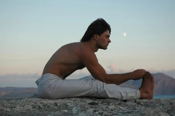 Hatha-yoga: paschimottanasana Imágenes de stock libres de derechos