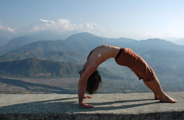 Yoga em Himalaia Fotografias De Stock Royalty-Free