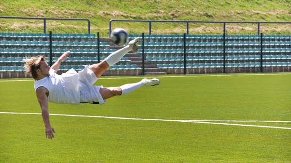 Soccer player shooting ball — Stock Photo, Image