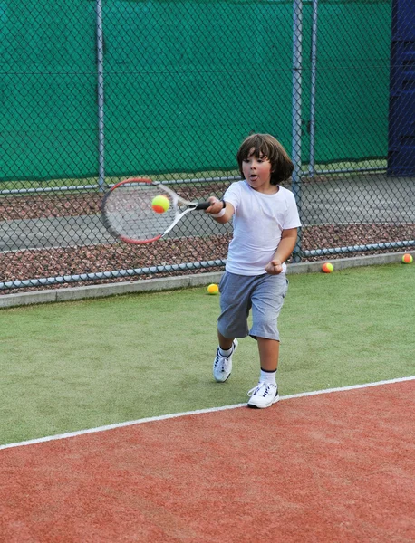 Joven Niño Jugar Tenis — Foto de Stock