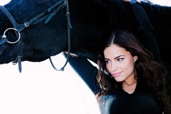 Jovem Morena Mulher Retrato Com Cavalo — Fotografia de Stock