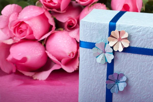 Decoratieve romantische gift — Stockfoto