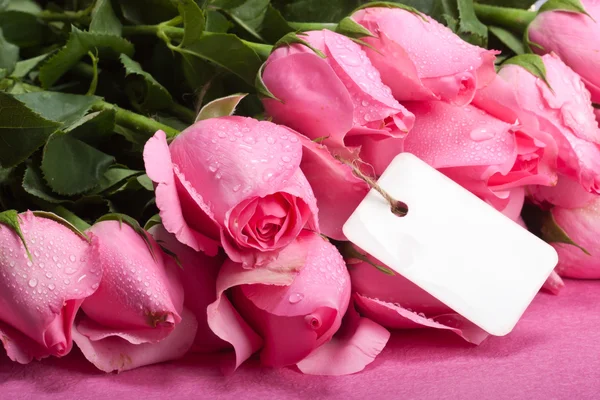 Rosas románticas con nota — Foto de Stock