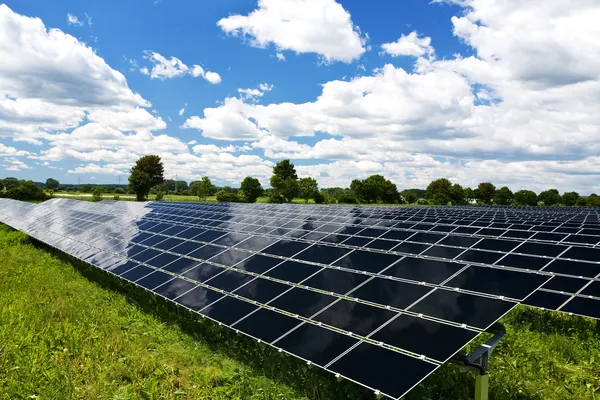Güneş paneli enerji teknolojisi — Stok fotoğraf