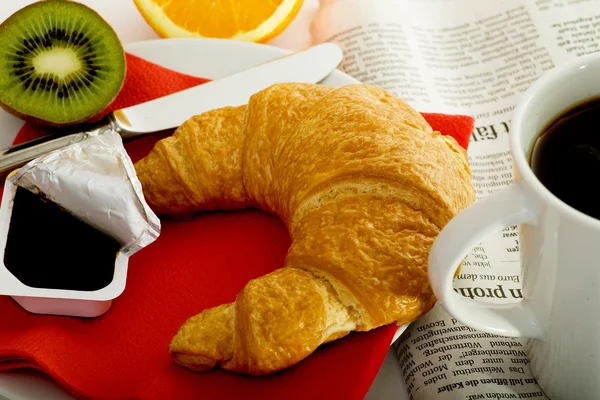 Colazione con croissant — Foto Stock