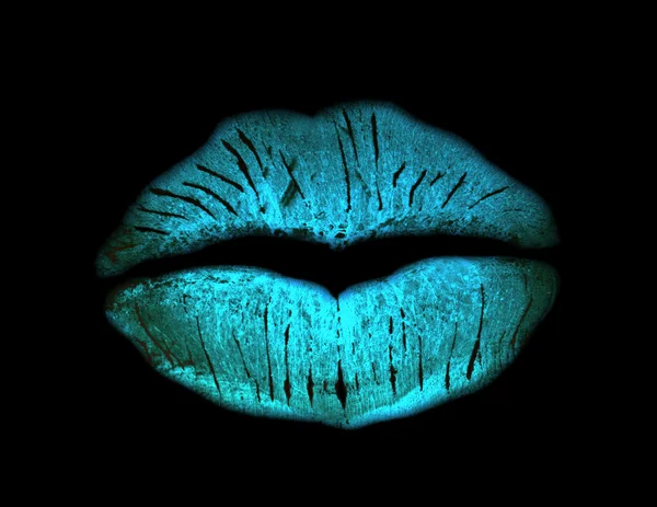 Vrouw kus lippen met glimlach — Stockfoto