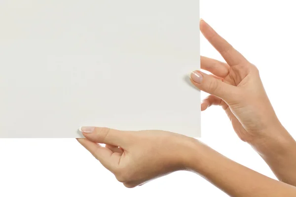 Паперовий чистий лист у жіночих руках — стокове фото